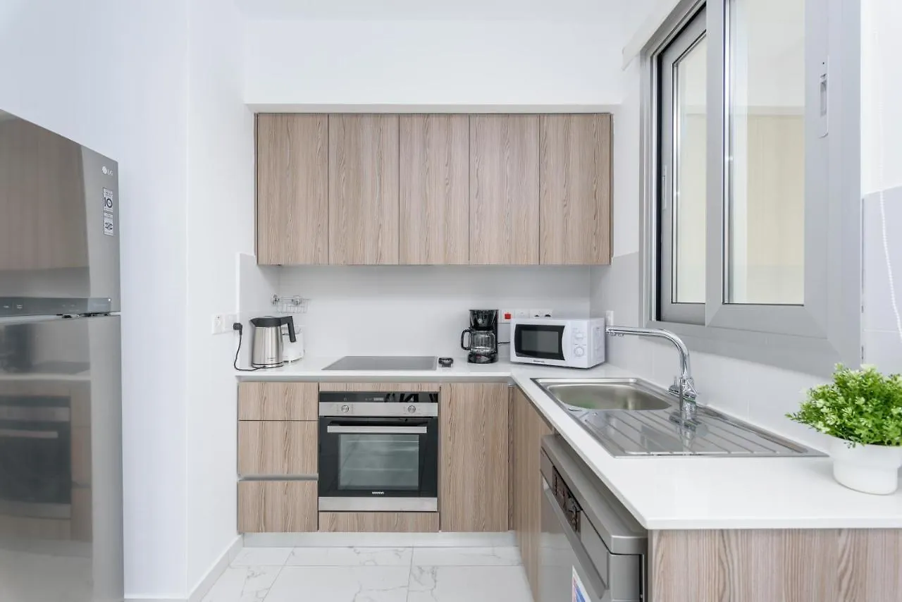 Mirage 2-Br Apartment In 拉纳卡