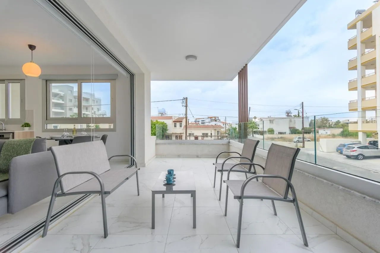 Mirage 2-Br Apartment In 拉纳卡