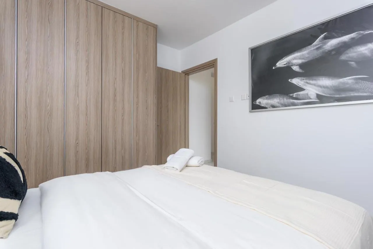Mirage 2-Br Apartment In 拉纳卡